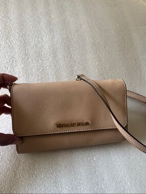 Michael Kors Crossbody Wallet in Nude Pink with Gold Hardware